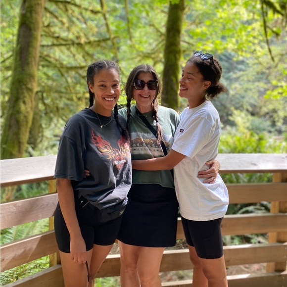 Meet your Poshers at ReWorn - Picture 10 of 13